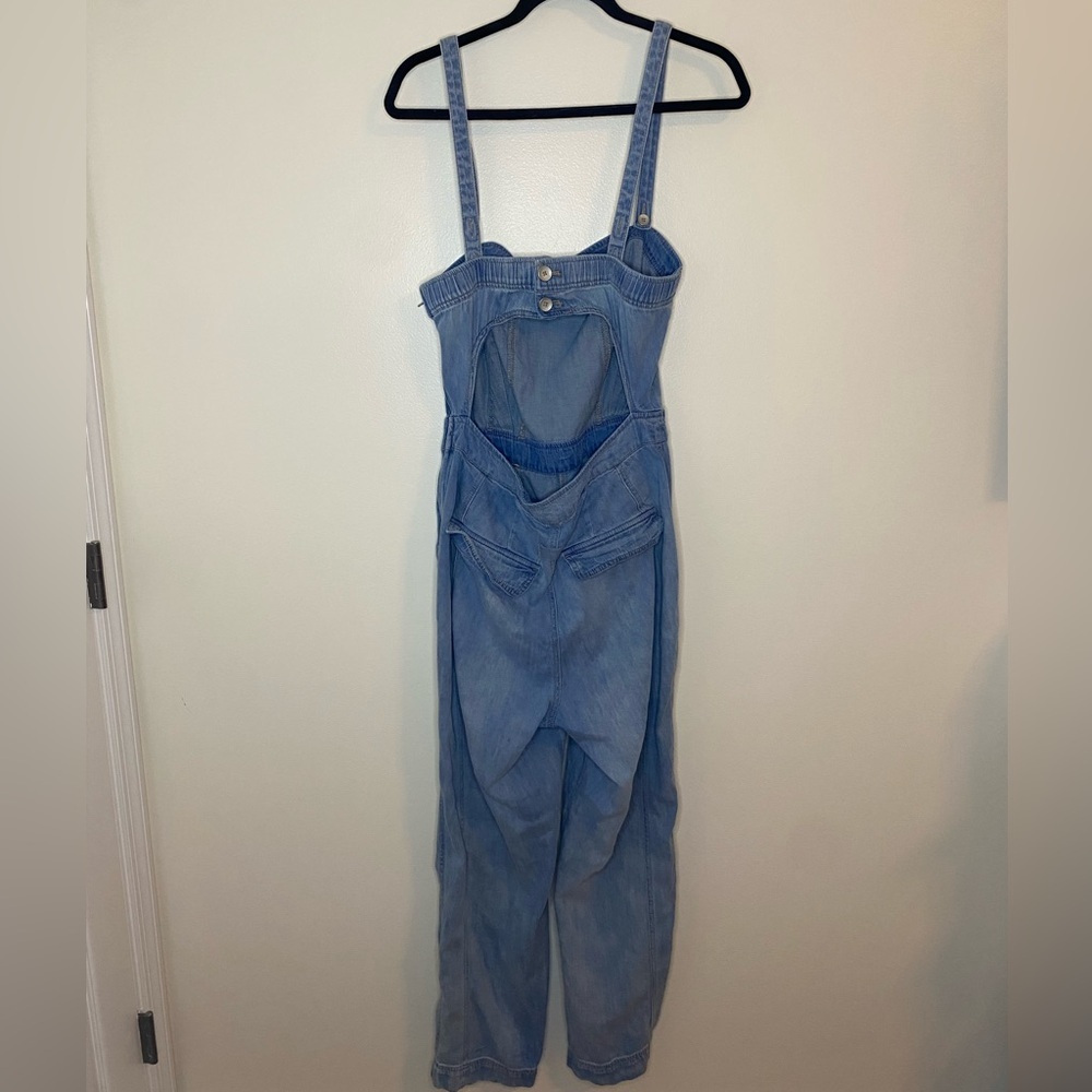 Free People Go West Light Blue Denim Cargo Jumpsuit Size Medium - Picture 3 of 14